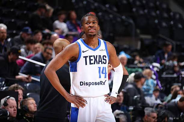 德克萨斯传奇末节发力逆转圣迭戈快船，迈尔斯