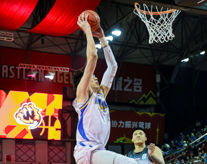 北京首钢客场爆冷负吉林 周琦关键罚球失误成败