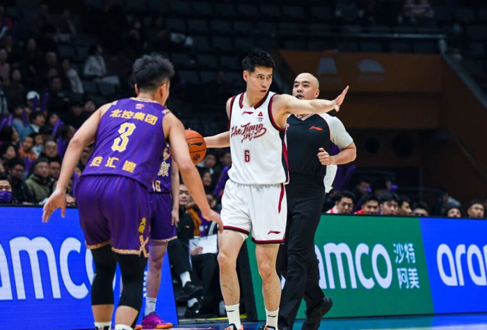 北京首钢客场爆冷负吉林 周琦关键罚球失误成败