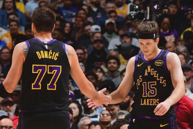 湖人双核报销 詹姆斯孤勇者模式开启季后赛危机