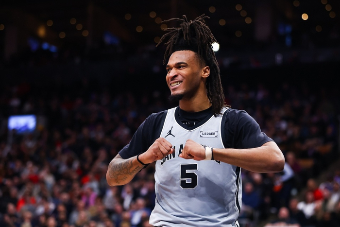 马刺三后卫协作制胜 福克斯核心地位稳固